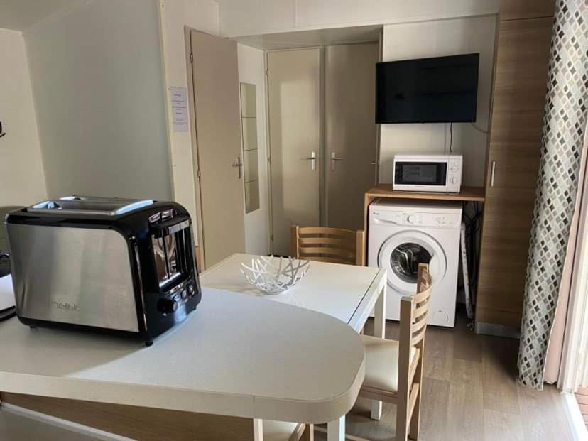 Mobilhome Vias Plage Dans Camping Buitenkant foto